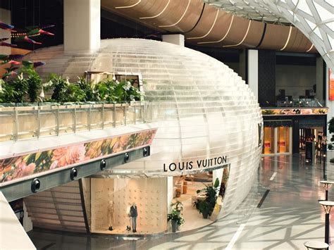 louis vuitton lounge doha access|louis vuitton hamad.